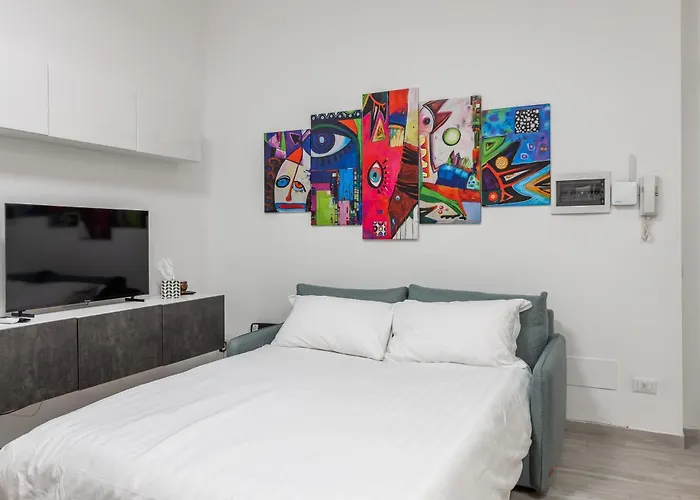 Chiara's Urban Oasis - - Duomo 8 Min דירה