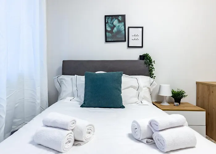 Spacious 4-bed 2-bath, 3 Min Walk To M1 Bande Nere * Milán