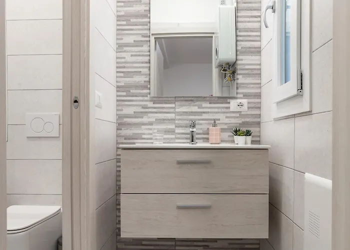 Appartement Chiara's Urban Oasis - - Duomo 8 Min Milaan