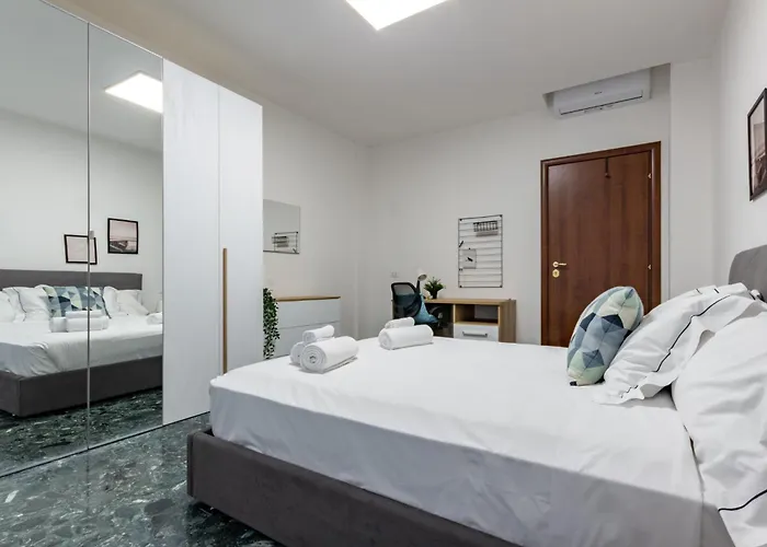 Spacious 4-bed 2-bath, 3 Min Walk To M1 Bande Nere *