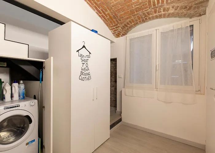 La Vecchia Milano-les Nubles Vannucci - Il Ballatoio E Il Cortile Milano