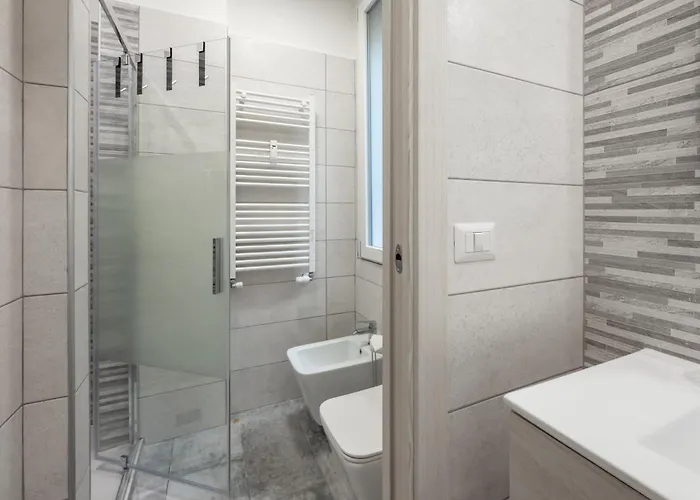 Chiara's Urban Oasis - - Duomo 8 Min *