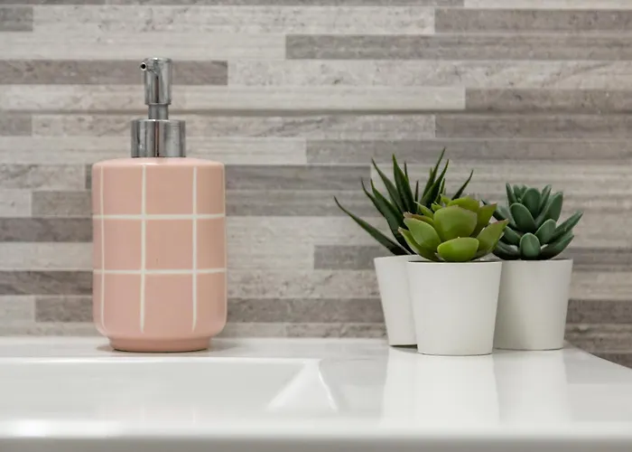 Chiara's Urban Oasis - - Duomo 8 Min דירה מילאנו