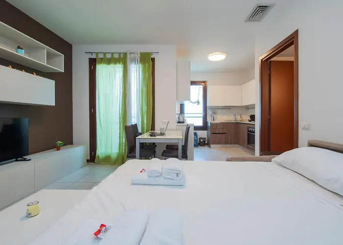 Bicocca, Free Parking, Private Garage, Metro M5 200m, Garden, Kids & Pet Friendly Milano