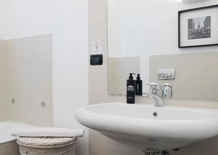 Comecasa 10 Min Walk To Duomo 2br Family Flat דירה מילאנו