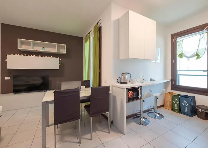 Bicocca, Free Parking, Private Garage, Metro M5 200m, Garden, Kids & Pet Friendly Appartamento Milano