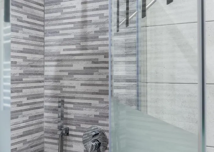 Chiara's Urban Oasis - - Duomo 8 Min מילאנו