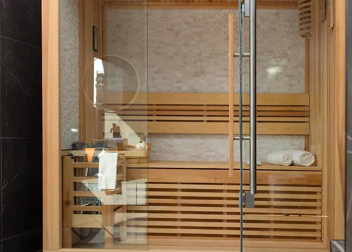 Artstay - Free Parking, Luxury Apt, M5, Sauna