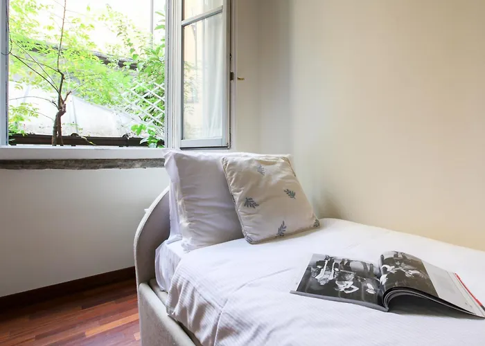 Hacca Collection - Corso Magenta, Unique And Charming 2br *