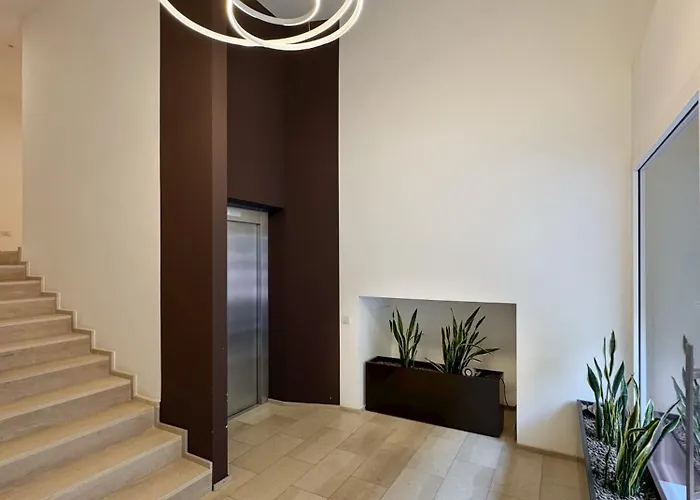 New Palace - Luxury Next To Metro M4 Apartamento