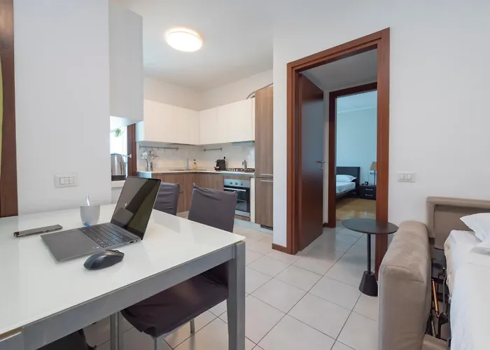 Bicocca, Free Parking, Private Garage, Metro M5 200m, Garden, Kids & Pet Friendly Milano