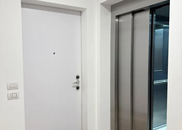 Lejlighed New Palace - Luxury Next To Metro M4