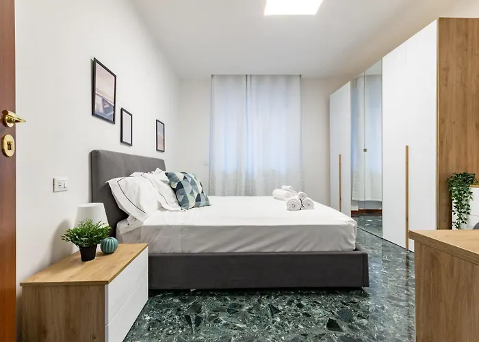 Spacious 4-bed 2-bath, 3 Min Walk To M1 Bande Nere Apartmán *