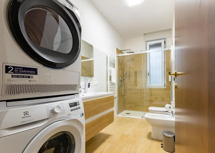 Spacious 4-bed 2-bath, 3 Min Walk To M1 Bande Nere