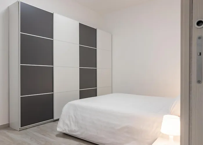 Chiara's Urban Oasis - - Duomo 8 Min דירה *