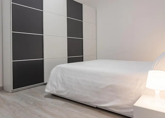 Chiara's Urban Oasis - - Duomo 8 Min