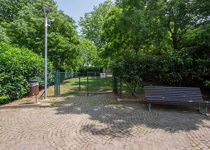 Bicocca, Free Parking, Private Garage, Metro M5 200m, Garden, Kids & Pet Friendly 아파트