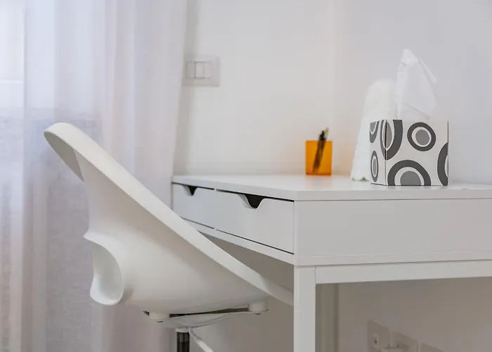 Chiara's Urban Oasis - - Duomo 8 Min דירה