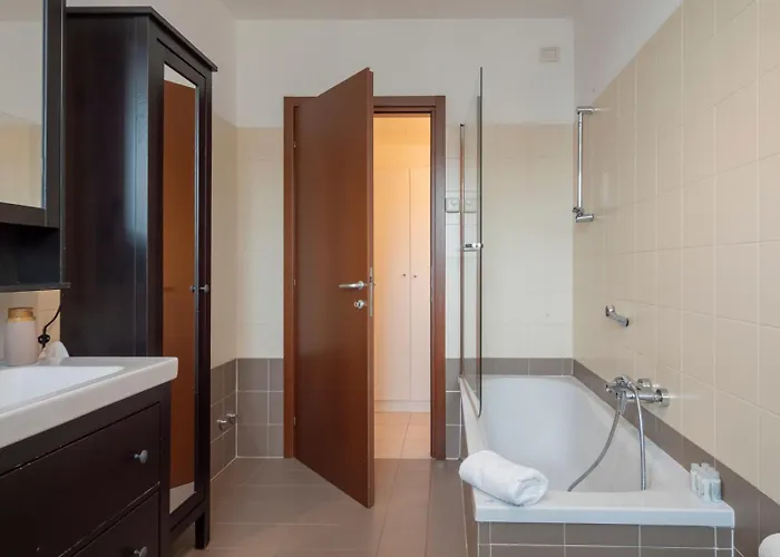 Appartamento Bicocca, Free Parking, Private Garage, Metro M5 200m, Garden, Kids & Pet Friendly Milano