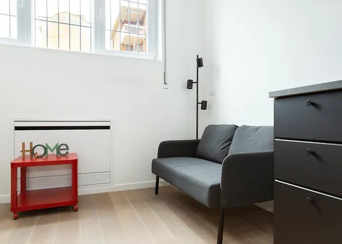 Joivy Solari Tolstoj * ミラノ