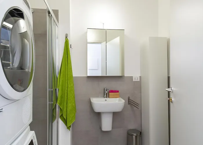 Joivy Solari Tolstoj ミラノ