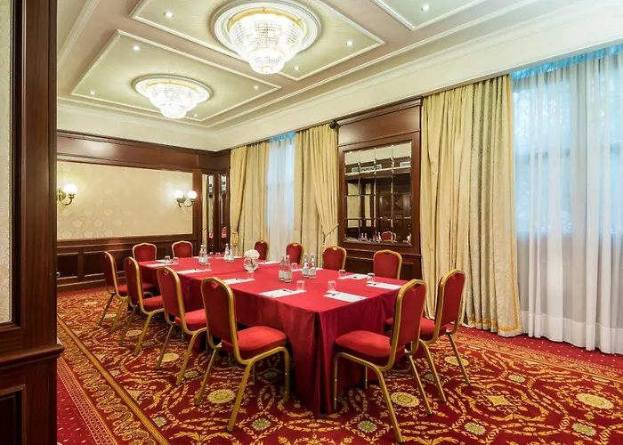 米兰市中心莱昂纳多酒店 4*