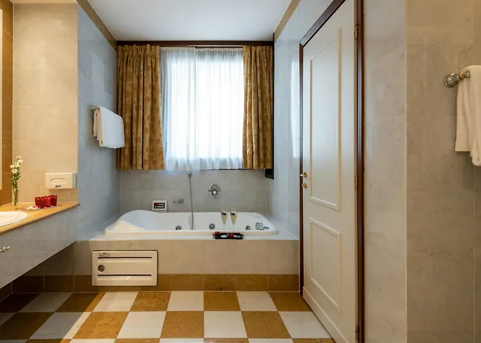 米兰市中心莱昂纳多酒店 酒店