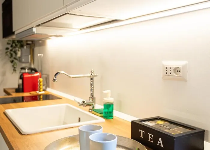 - Alzaia Naviglio Grande Milaan