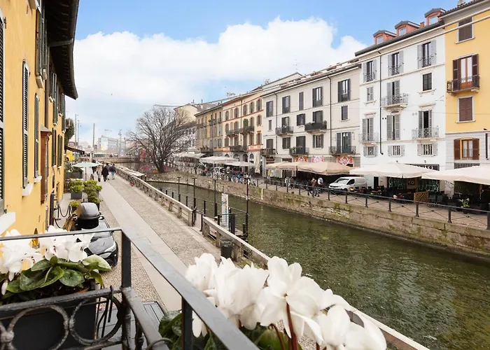 - Alzaia Naviglio Grande * Milaan