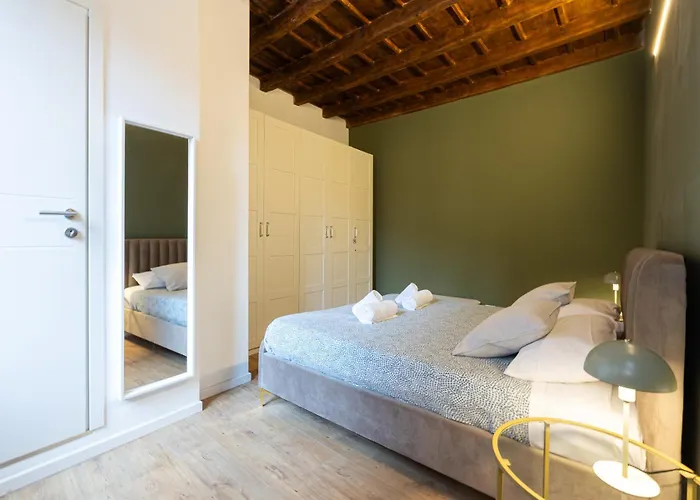 - Alzaia Naviglio Grande *