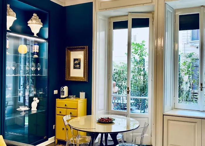 Luro - Elegant Liberty