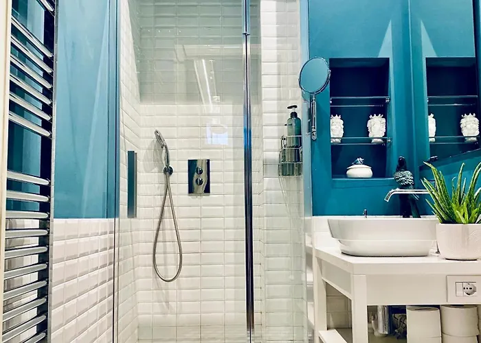 Luro - Elegant Liberty *