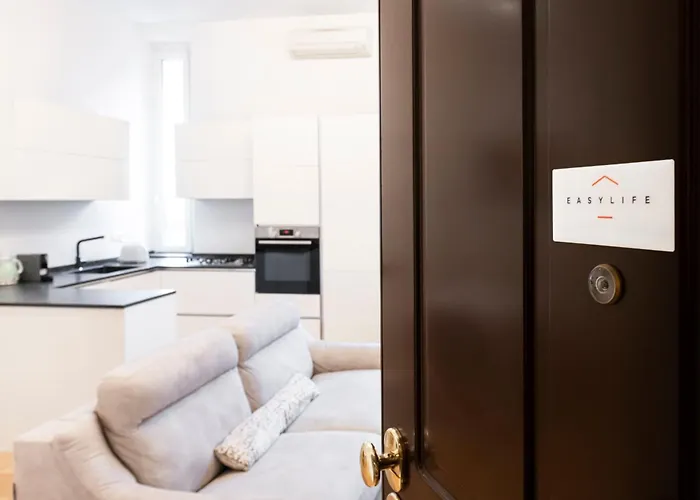 Easylife - - Lazzaro Papi 3 - Porta Romana * Milán