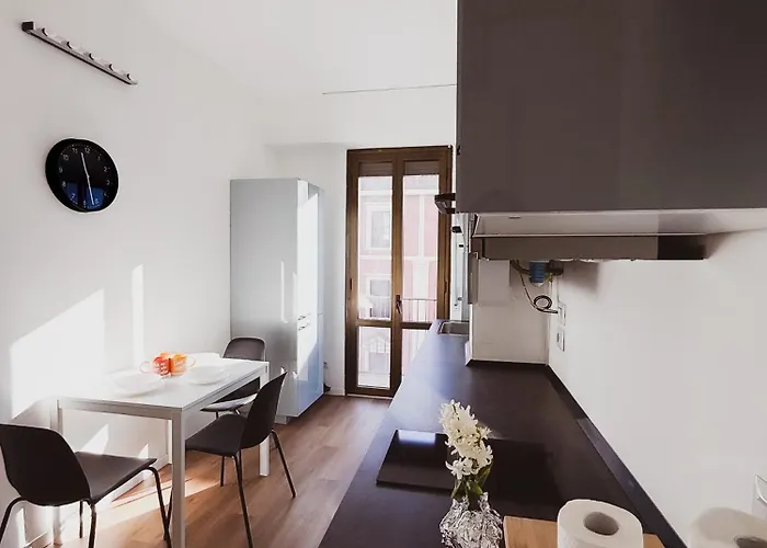 Luminoso Trilocale Vicino Stazione E M3 Rogoredo Ideale Per Lavoro Apartamento