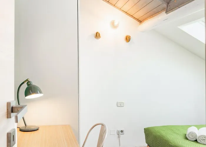 Station 5 Min The Skyshouse *