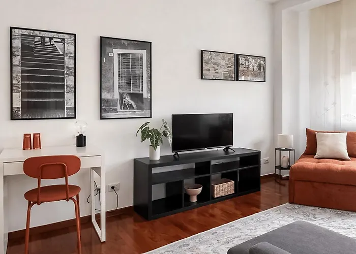 Spacious & Bright Flat Near Bocconi & Navigli