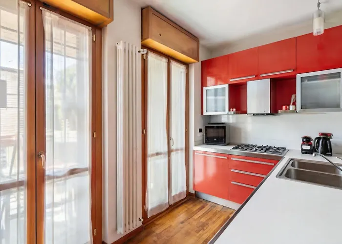 Elegant Retreat With Sunny Terrace & Excellent Metro Links Apartament Mediolan