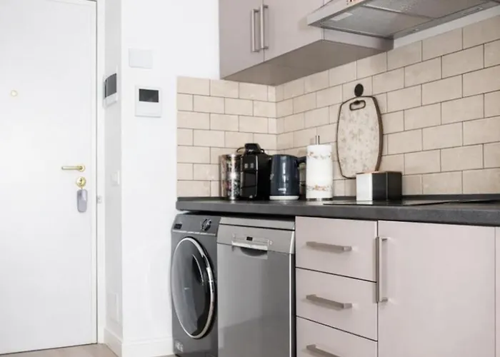 Navigli Nest Renovated With Balcony On The Naviglio * Milán