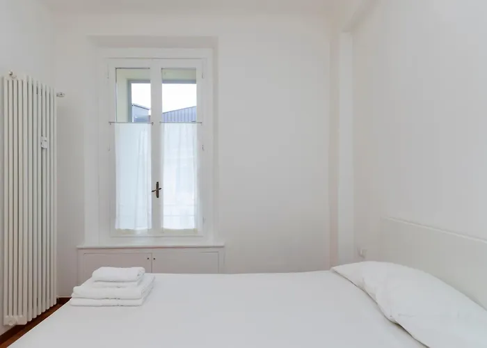 I-host - Ugo Bassi *