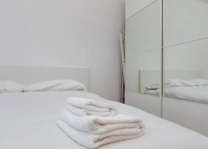 I-host - Ugo Bassi *