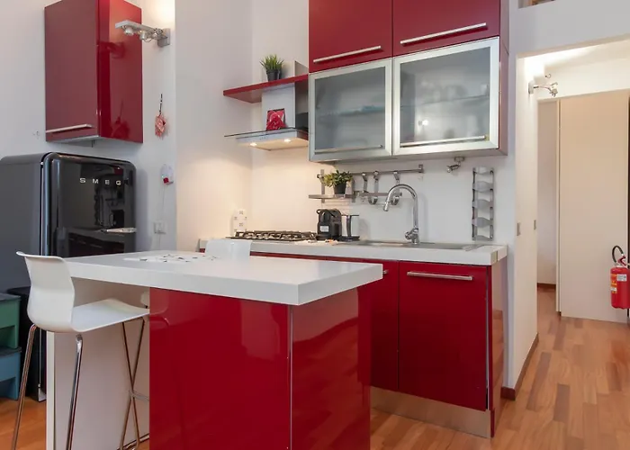 I-host - Ugo Bassi * Milán