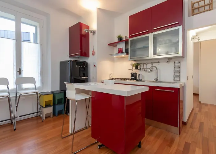 I-host - Ugo Bassi *