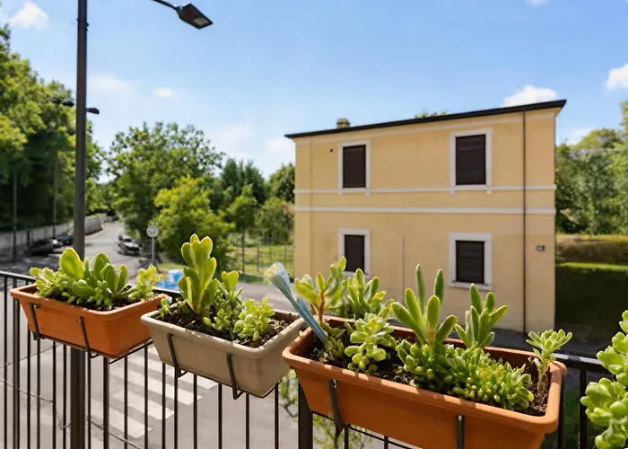 Elegant Retreat With Sunny Terrace & Excellent Metro Links Mediolan