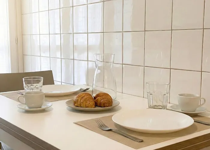 Spacious & Bright Flat Near Bocconi & Navigli 아파트 *