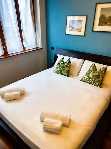 Apartament Elegant Retreat With Sunny Terrace & Excellent Metro Links *