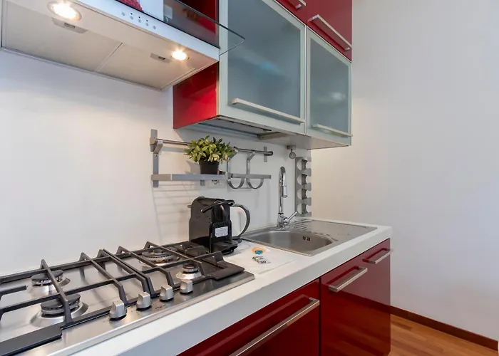 I-host - Ugo Bassi * Milán