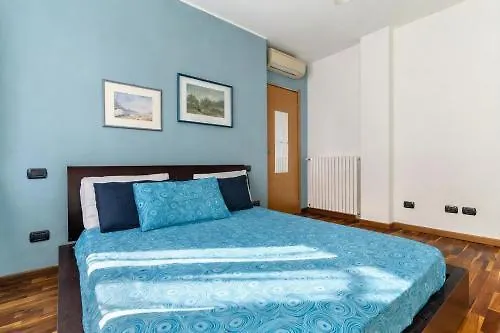 Elegant Retreat With Sunny Terrace & Excellent Metro Links *