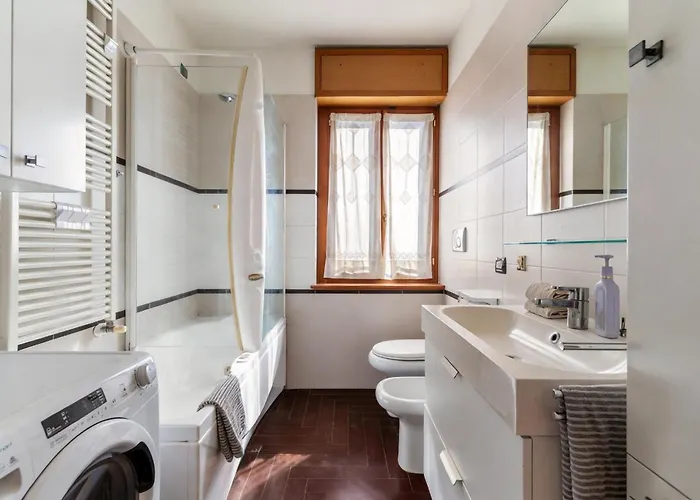 Modern With Jacuzzi, Terrace And Private Garage Apartament Mediolan