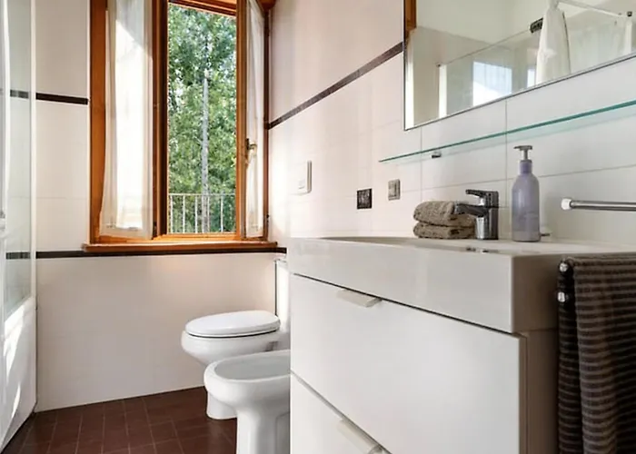 Apartament Elegant Retreat With Sunny Terrace & Excellent Metro Links Mediolan