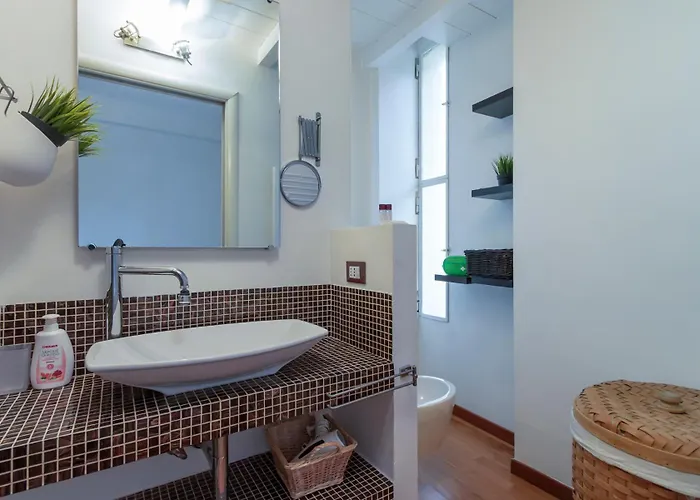 I-host - Ugo Bassi *